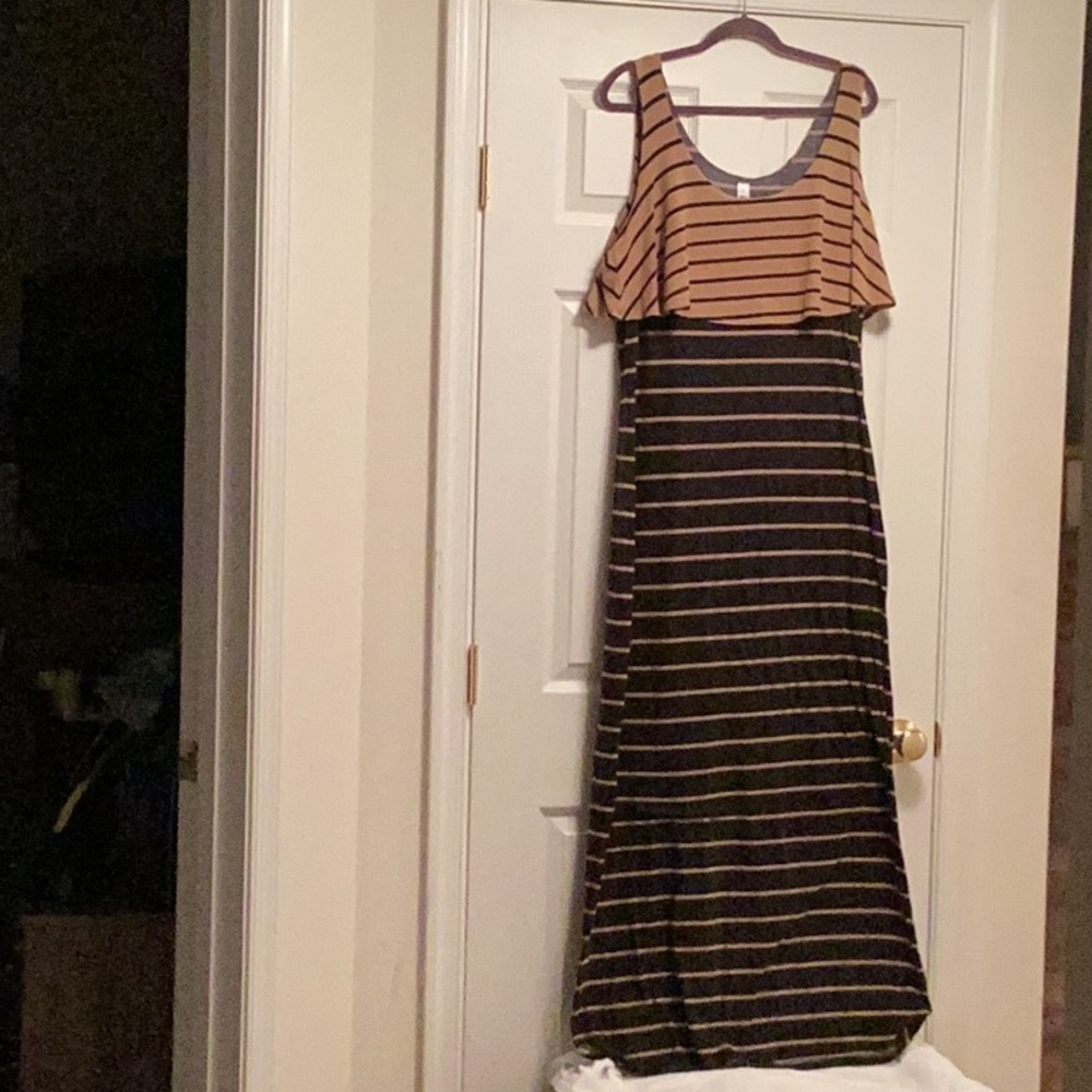 It’s Fashion Tan & Black Maxi Dress…size 1X